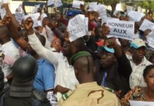 Télimélé : les enseignants contractuels boudent les cours et font une marche pacifique.