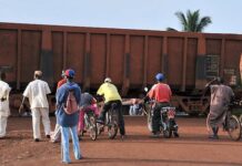 Guinée : les groupes miniers sommés de transformer la bauxite sur place