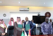 Le Président de la République de Guinée reçoit le Président-Directeur Général (PDG) du Fonds Saoudien pour discuter des projets de développement