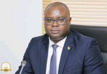 Conakry: le Premier ministre se réjouit de l’accostage d’un navire pétrolier