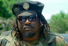 Transition : l’artiste Singleton se pose en défenseur de Doumbouya contre des vlogueurs