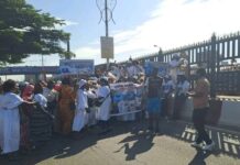 Conakry : les femmes du marché Madina ‘’exigent’’ la candidature de Doumbouya